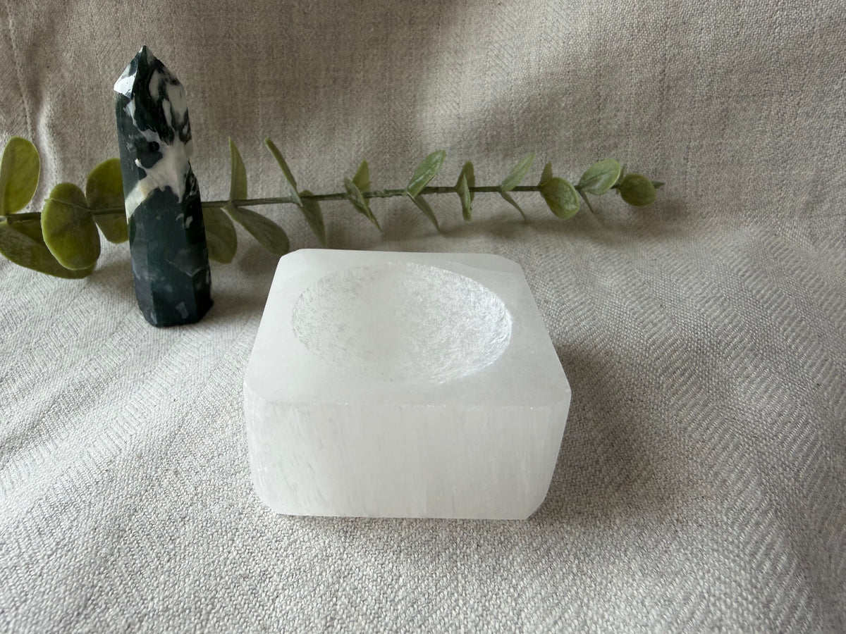 Selenite - sphere holder