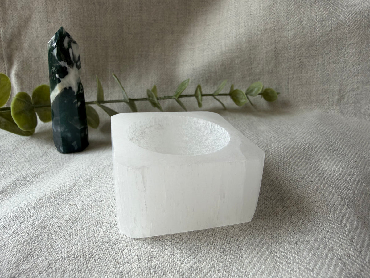 Selenite - sphere holder